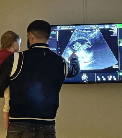 Jamie Jewitt showing cute snap from the latest ultrasound!